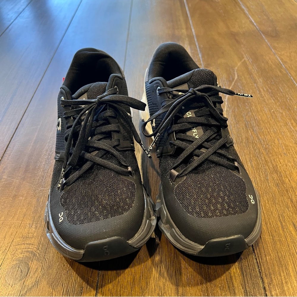 On Cloudflyer 4 Running Shoes | Black | Women's 8 - Picture 2 of 10